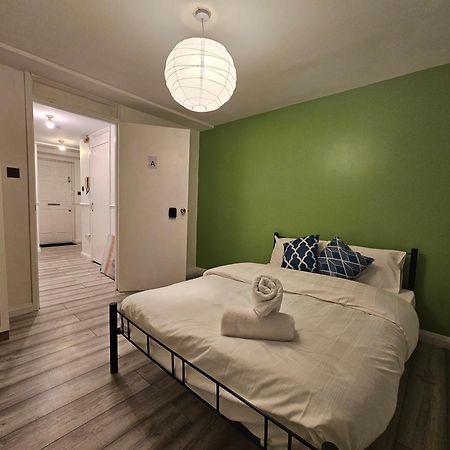 London Mile End Rooms Exterior photo