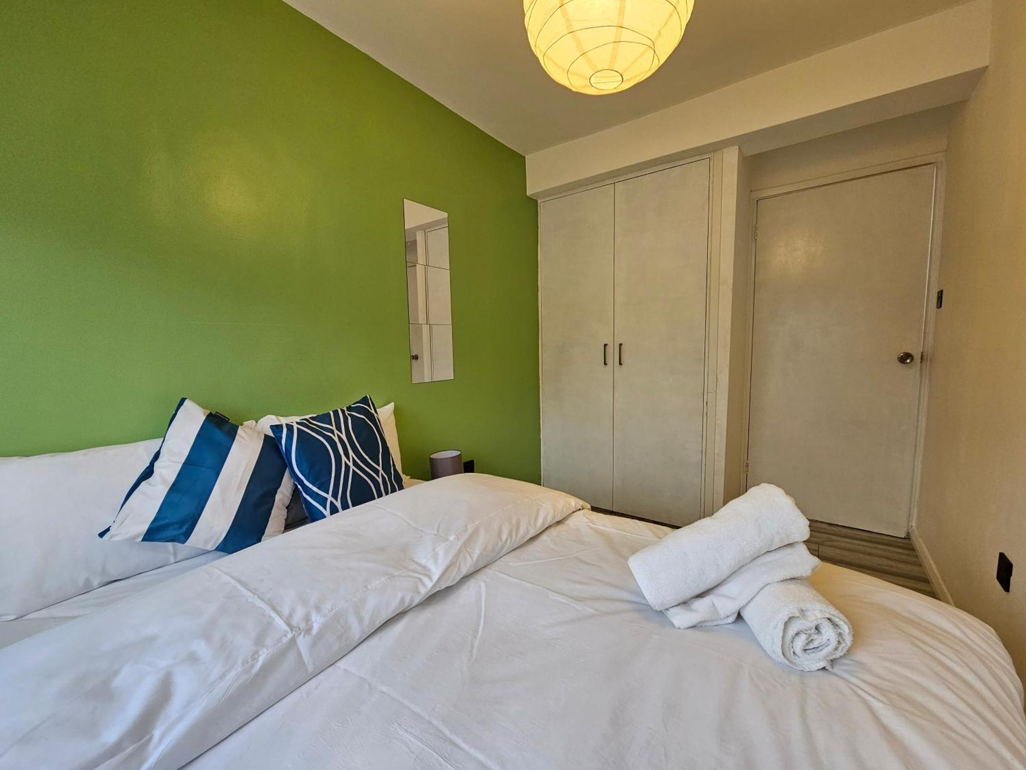 London Mile End Rooms Exterior photo