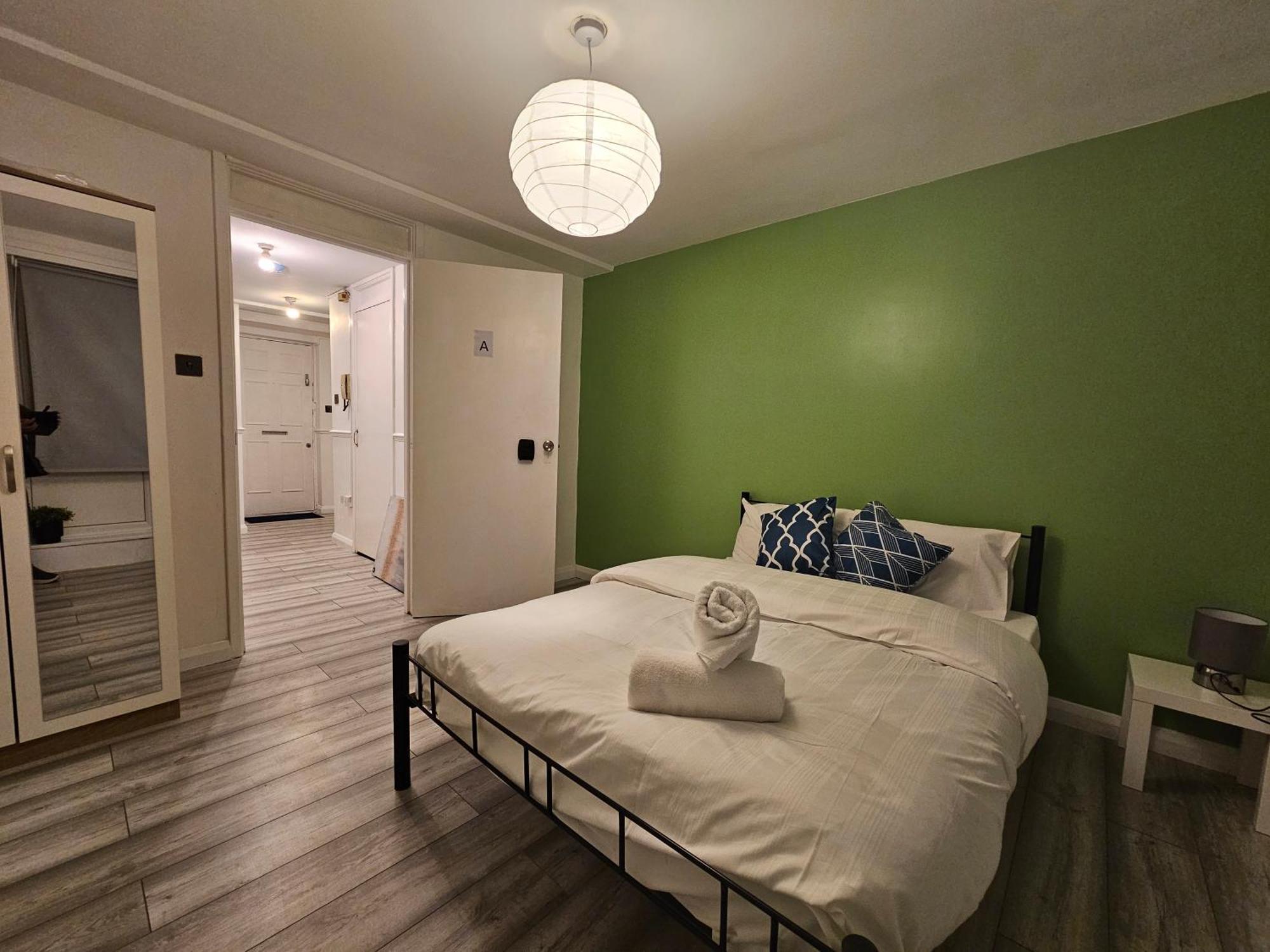 London Mile End Rooms Exterior photo