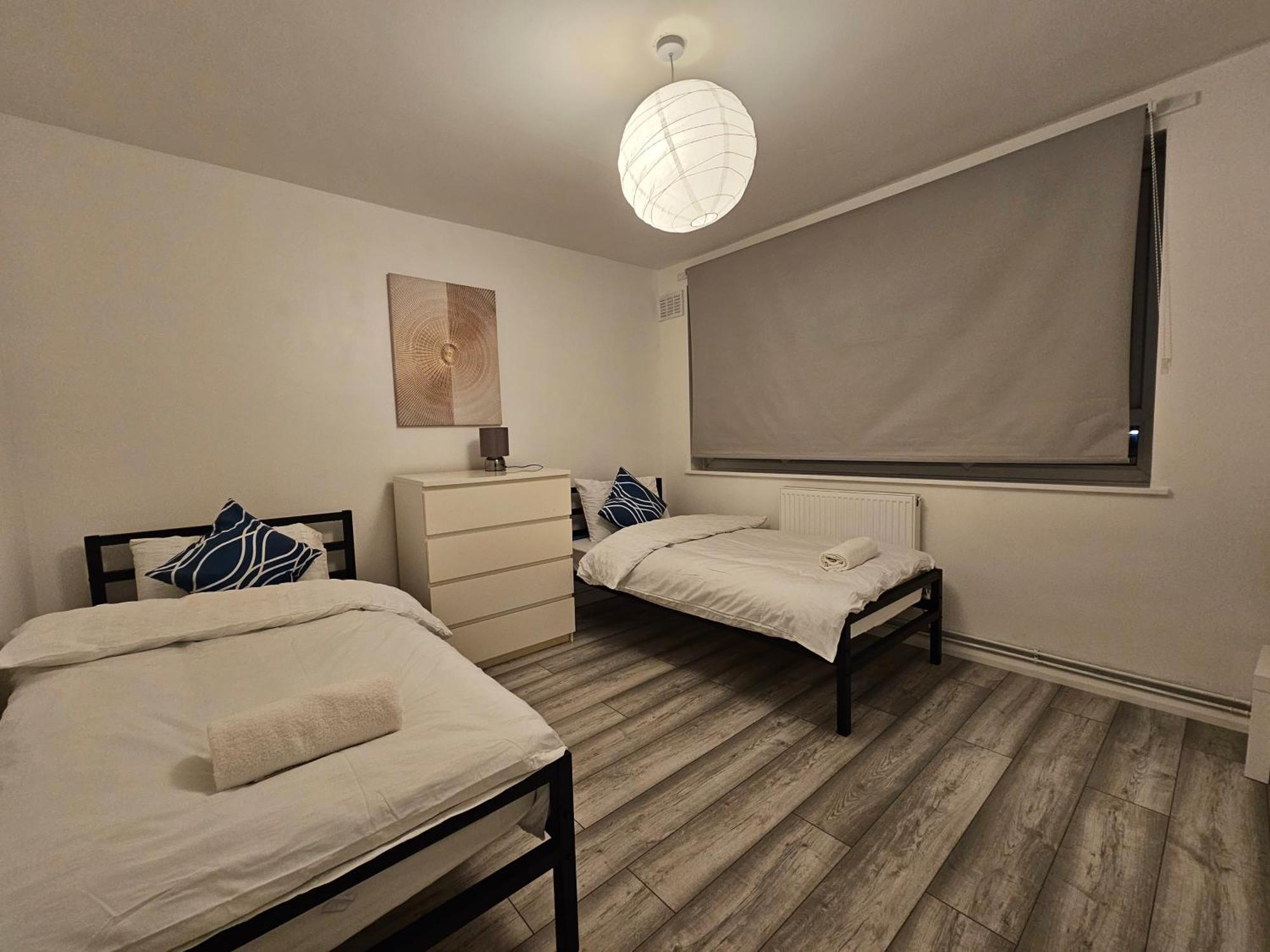 London Mile End Rooms Exterior photo