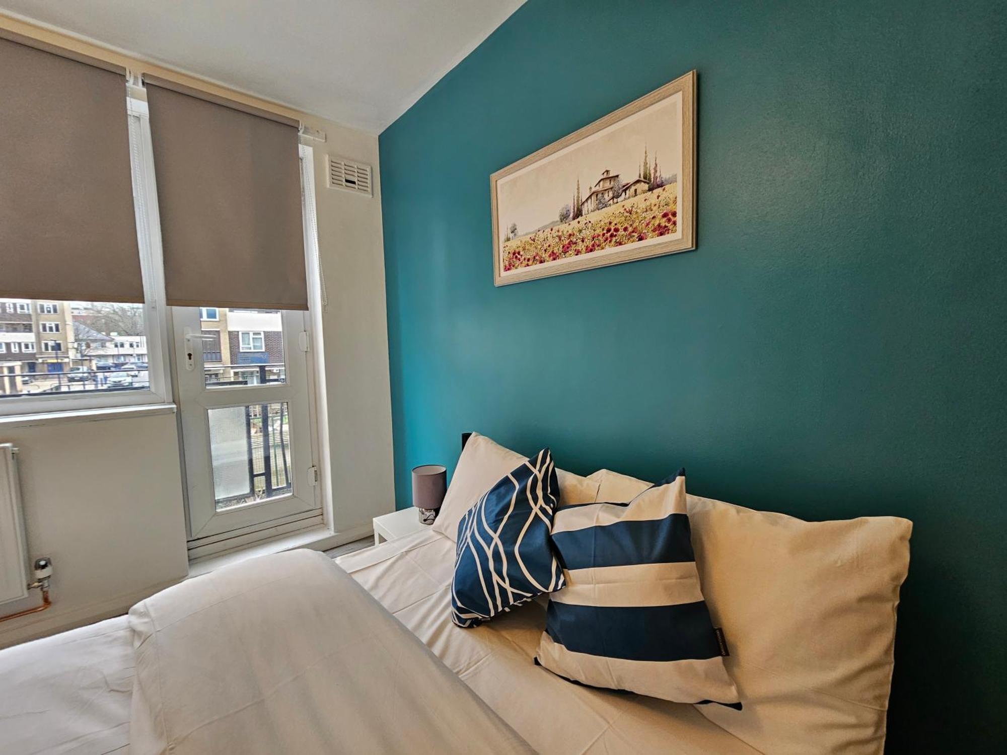 London Mile End Rooms Exterior photo